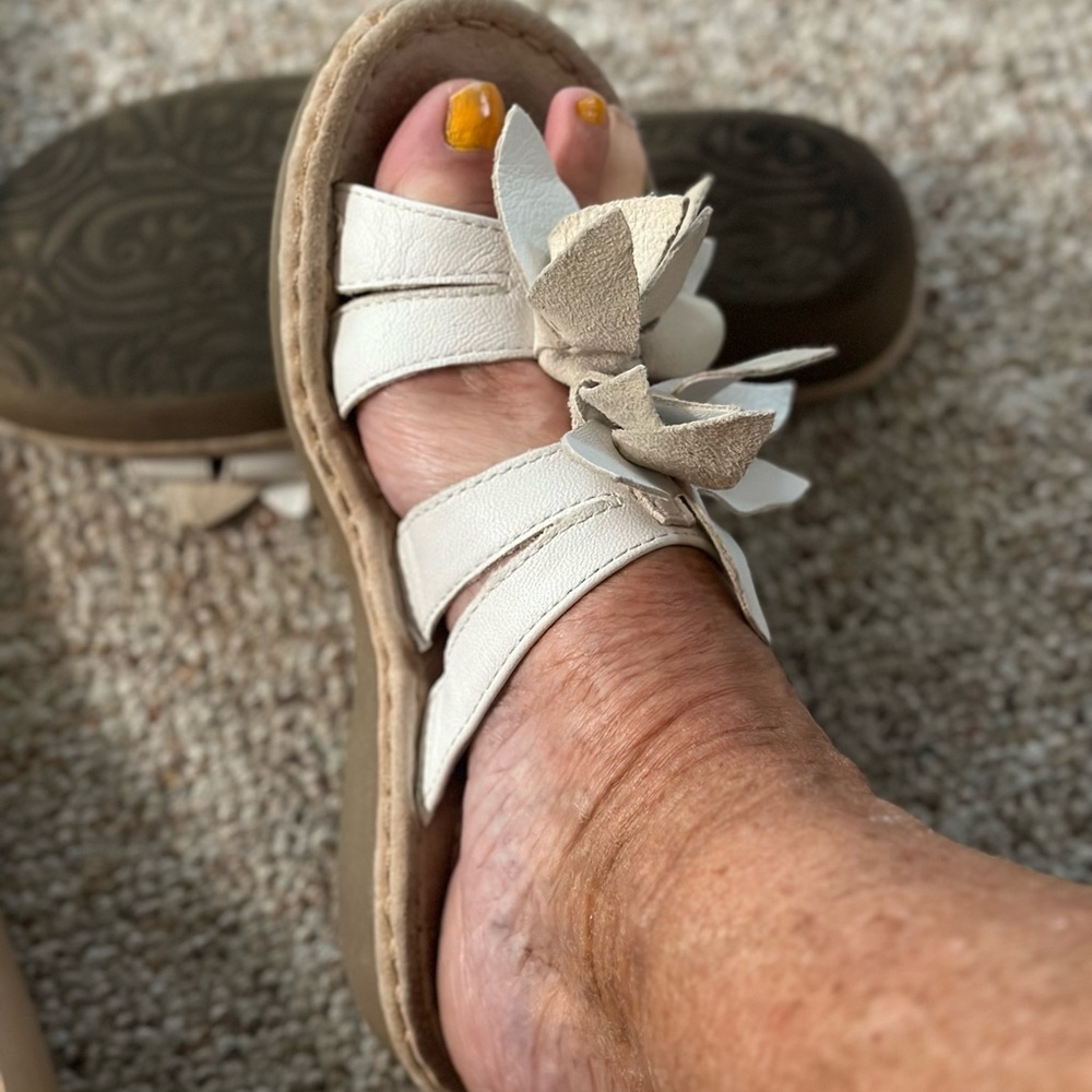 Clarks Artisan Slip On Sandal 6m - image 2